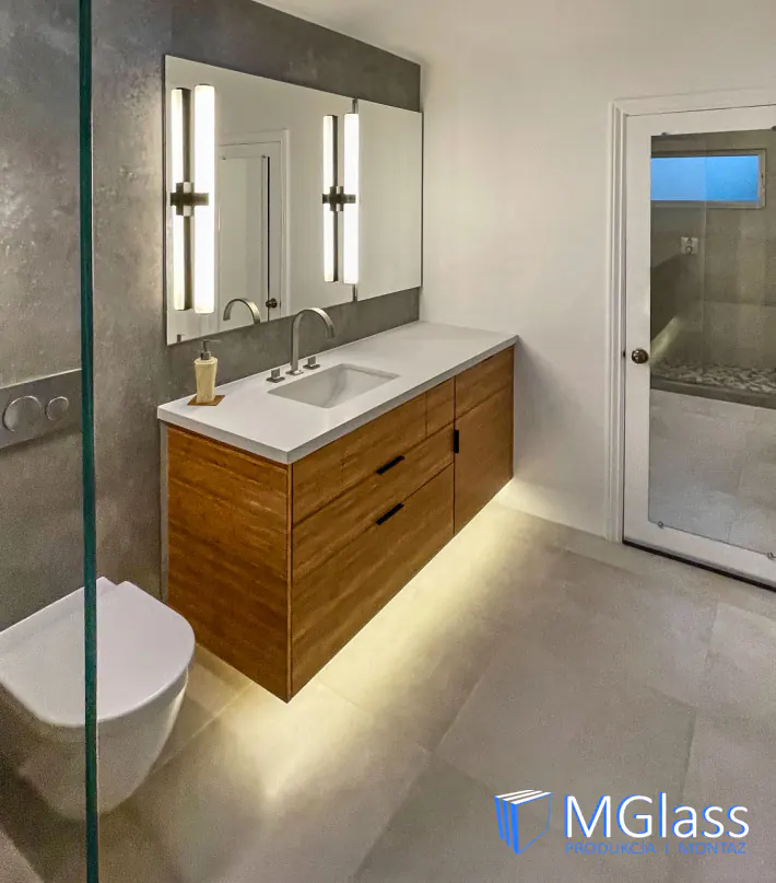 Panoramiczne lustra na wymiar z montażem.